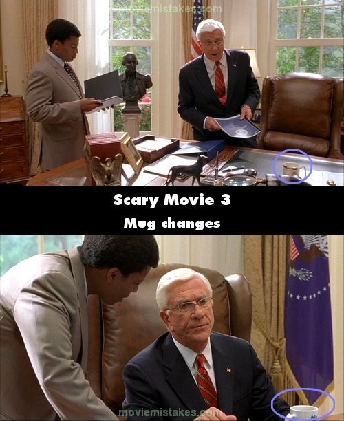 Phim Scary Movie 3, chiếc cốc trên bàn có rìa màu vàng đã đổi thành chiếc cốc khác